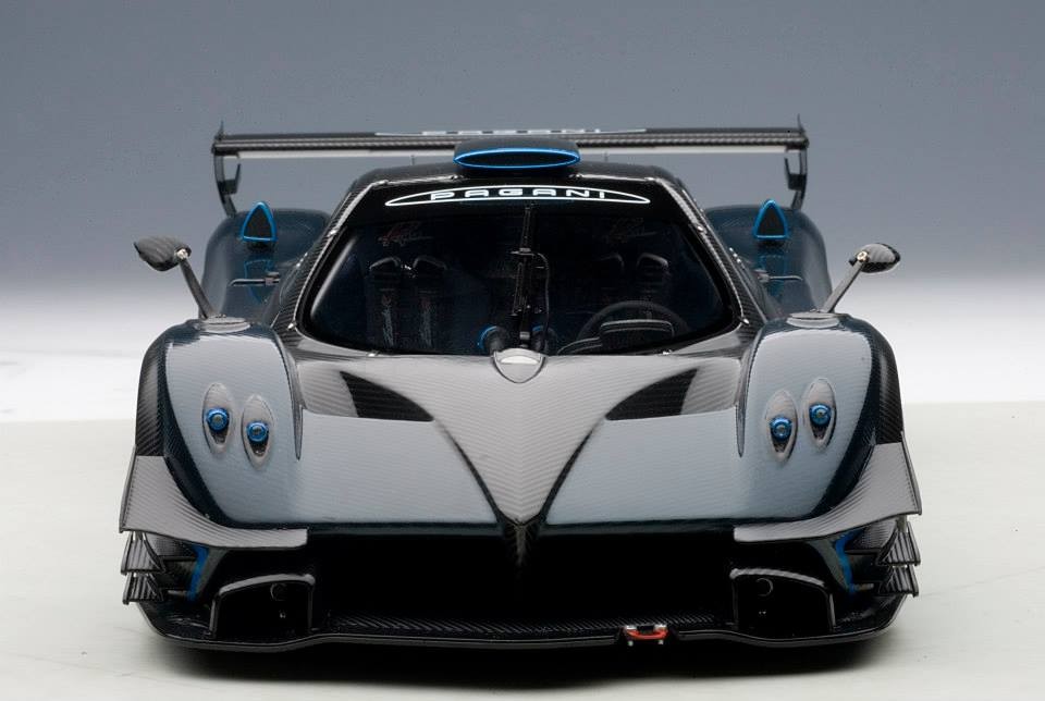 AUTOart die-cast model Pagani Zonda Revolution Blue-Black Carbon
