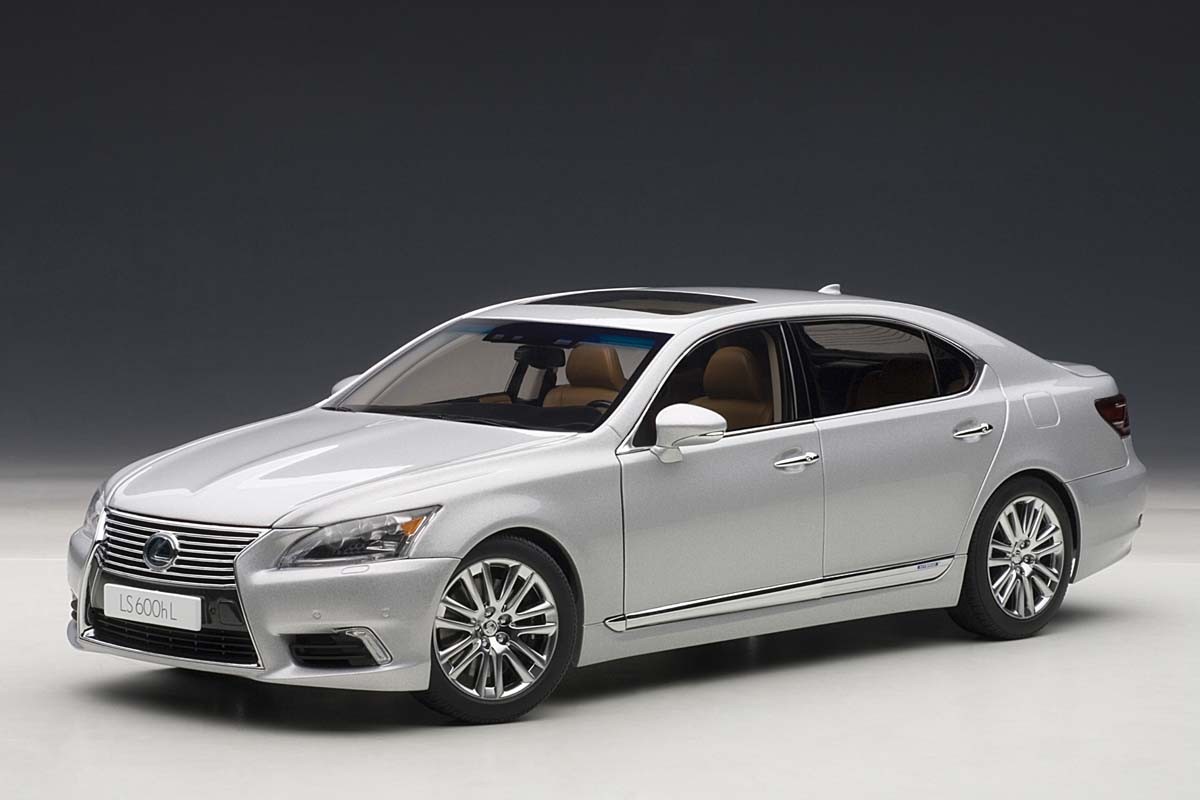 AUTOart 1:18 Scale Lexus LS600hl, Silver, 2012, 78841 ezToys 