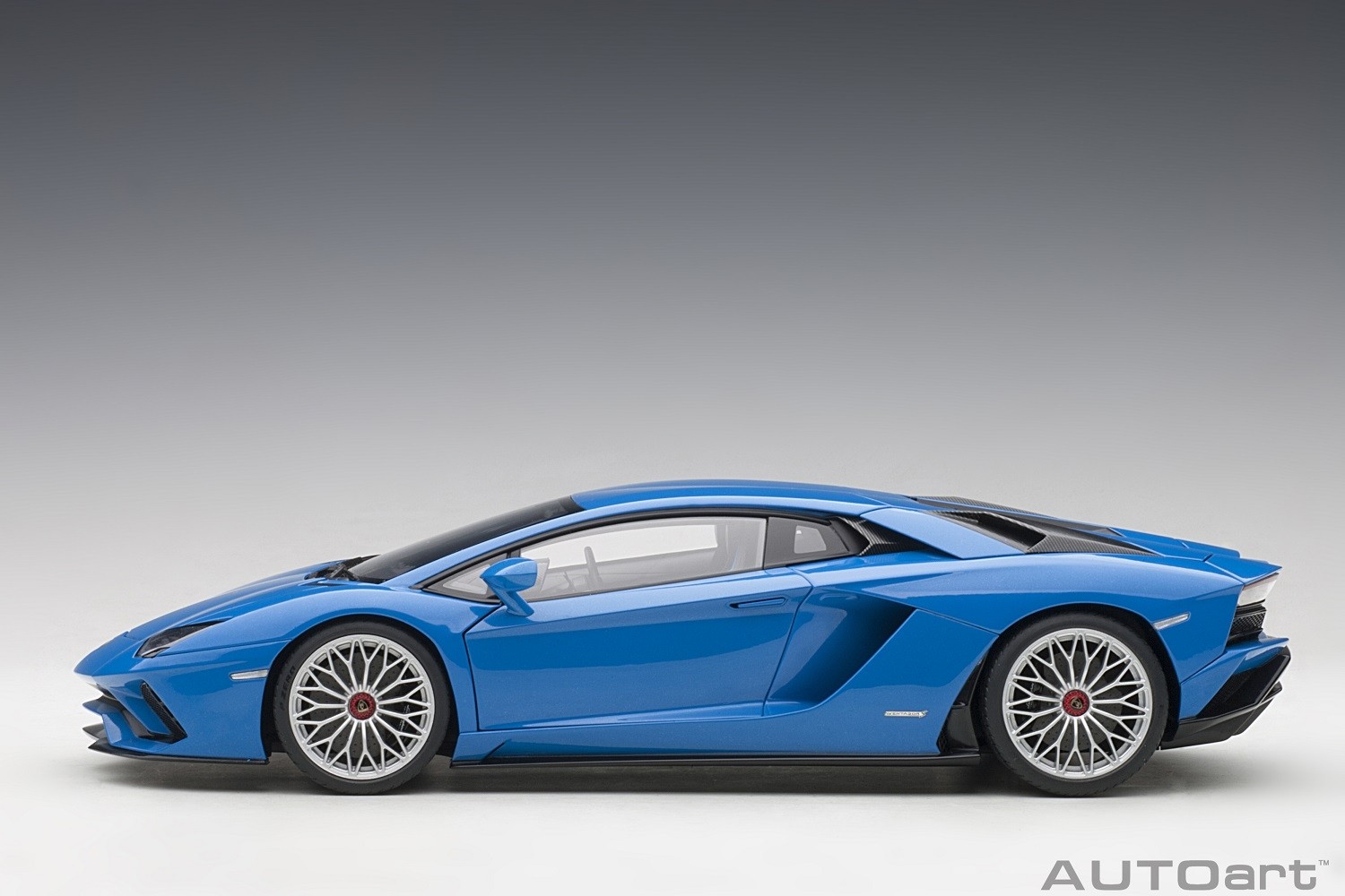LAMBORGHINI AVENTADOR S BLU NILA/ PEARL BLUE 1/18 MODEL CAR BY AUTOART 79134 