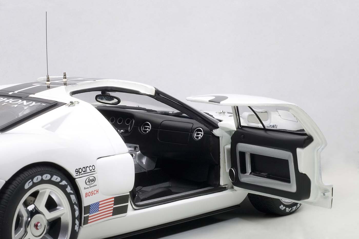 1/18 AUTOart Ford GT LM Race Car Spec II #4 Gran Turismo White #80515 (ea2)