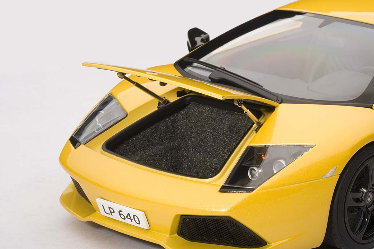AUTOart 1:18 Scale Lamborghini Murcielago LP640, Giallo Orion