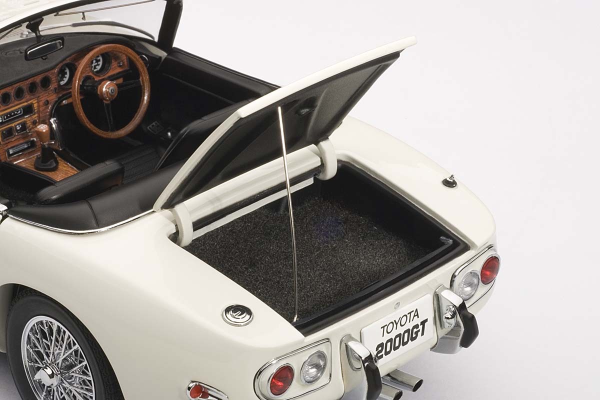 AUTOart 1:18 Scale Toyota 2000 GT Cabriolet, Upgraded, White