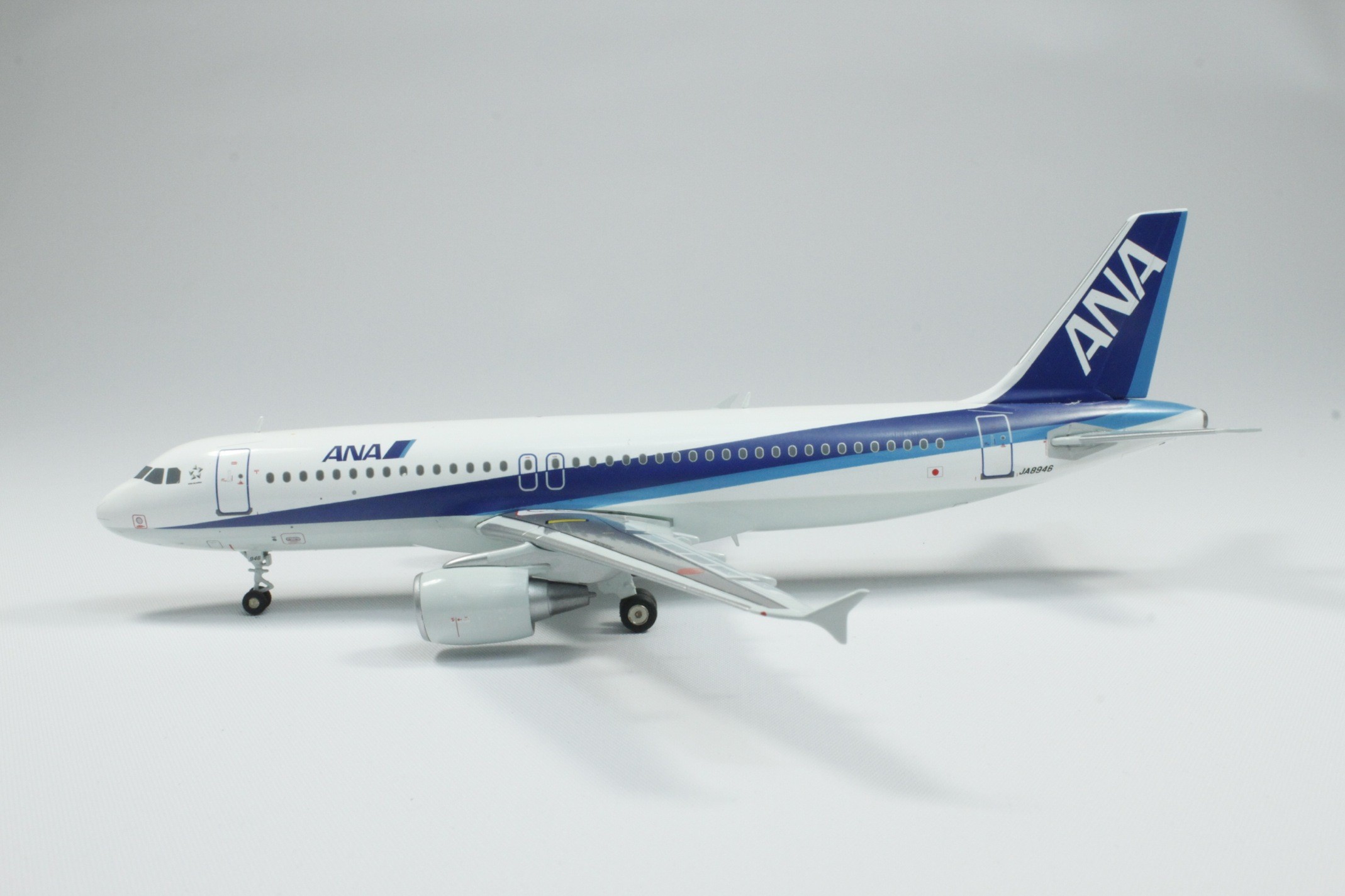 JC Wings 1/400 ANA All Nippon Airways Airbus A320-200Neo JA211A metal miniature