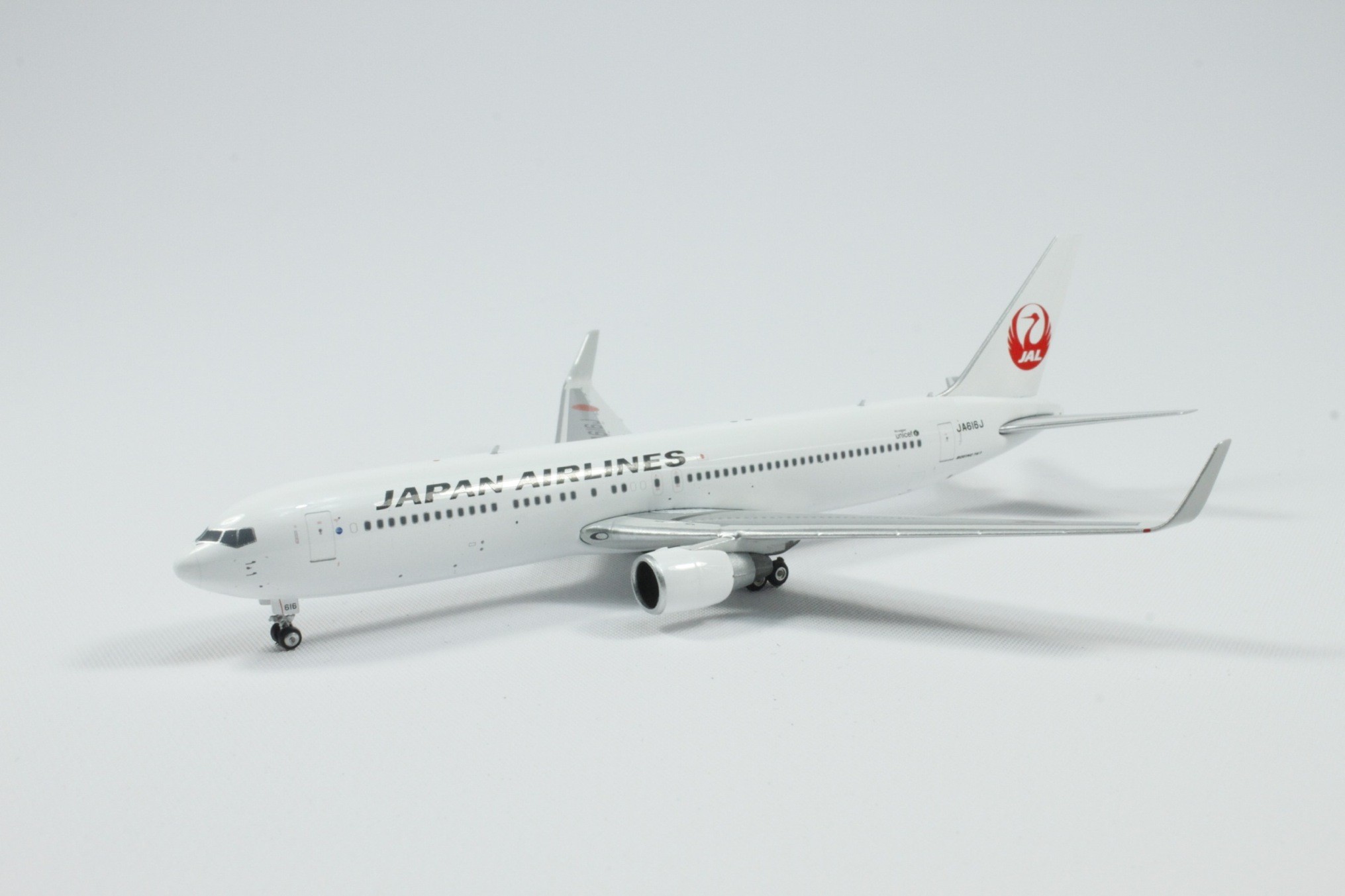 JAL 767-300(W) Reg# JA616J, Phoenix Models Scale 1:400 Item 