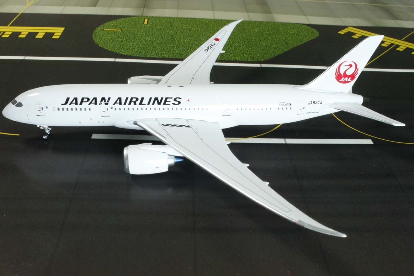 Japan Airlines Boeing 787-8 Dreamliner “JA824J” 1/400