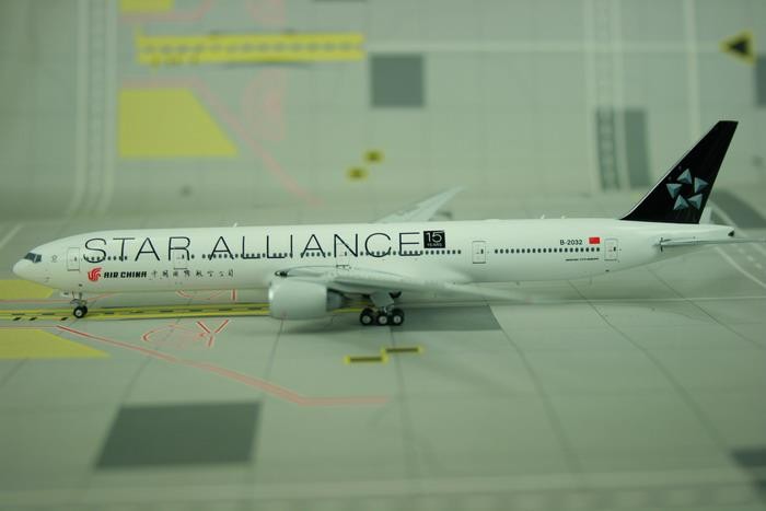 Phoenix Model Die cast Airliners 1:400 Scale ezToys - Diecast