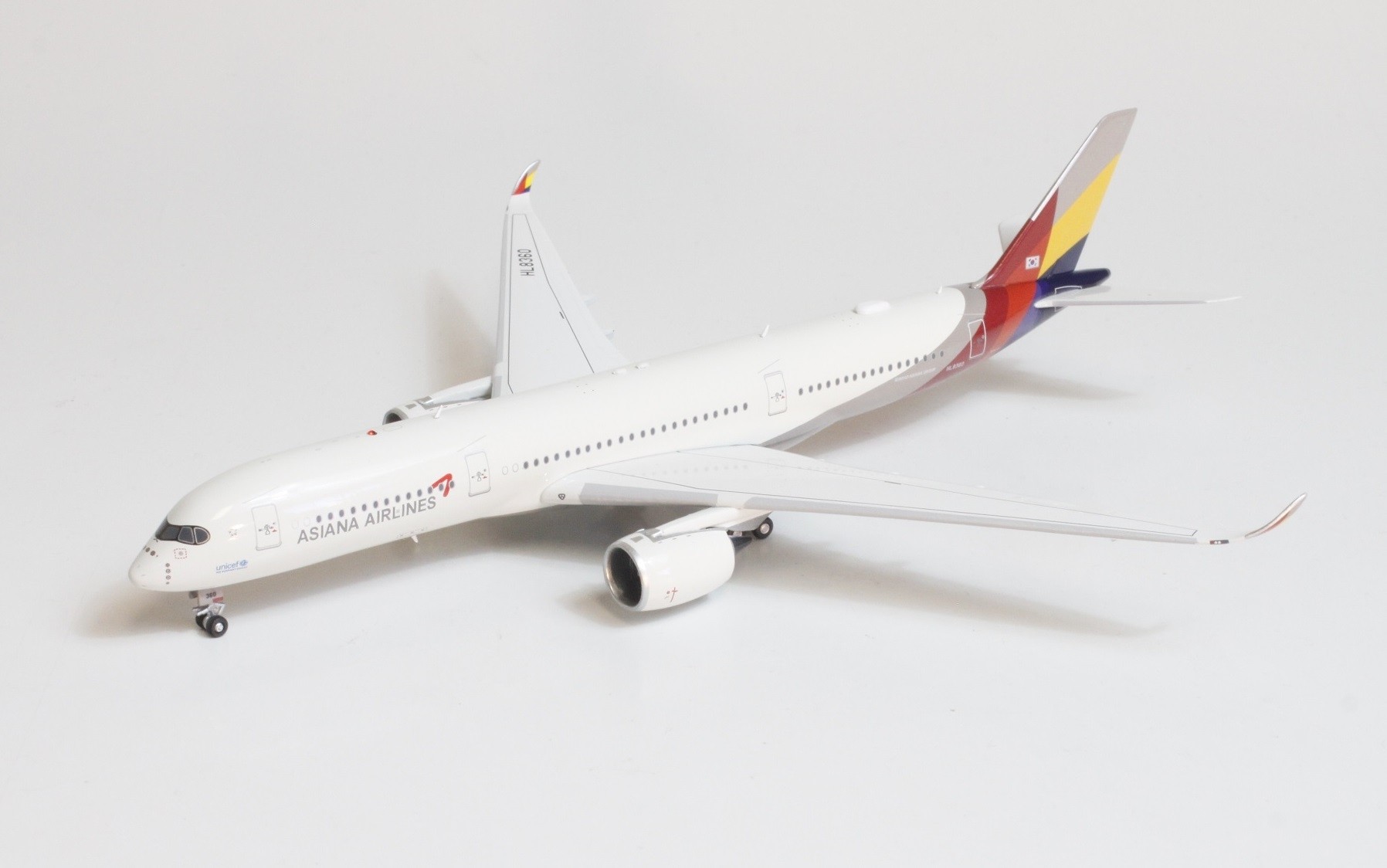 HL8078 * Herpa Wings 1:500  529983  Asiana Airlines Airbus A350-900 XWB 