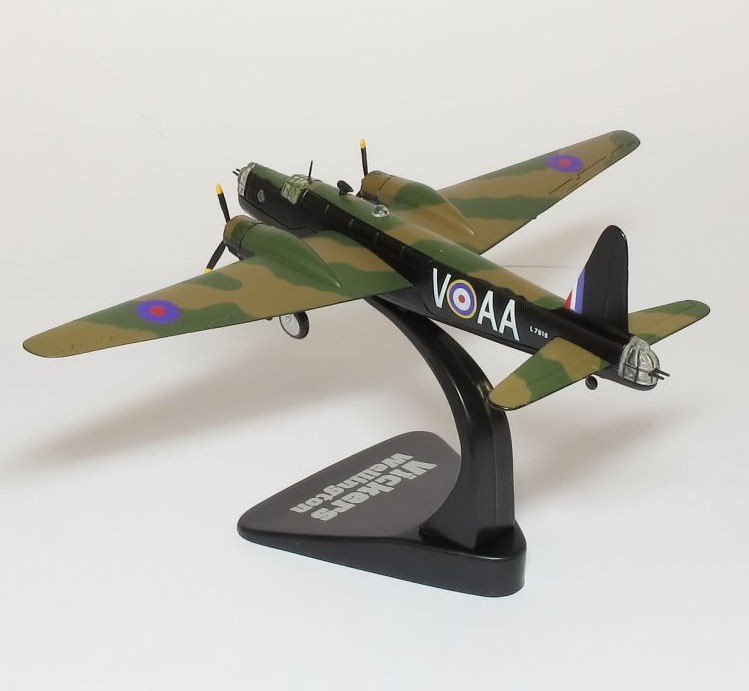with Stand Vickers Wellington Mk.X RAF 1:144 Scale Model Aircraft 1/144 