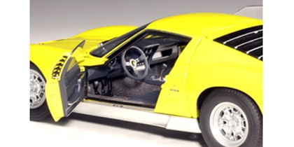Yellow Lamborghini Miura SV 1966 AUTOart 74541 Scale 1:18