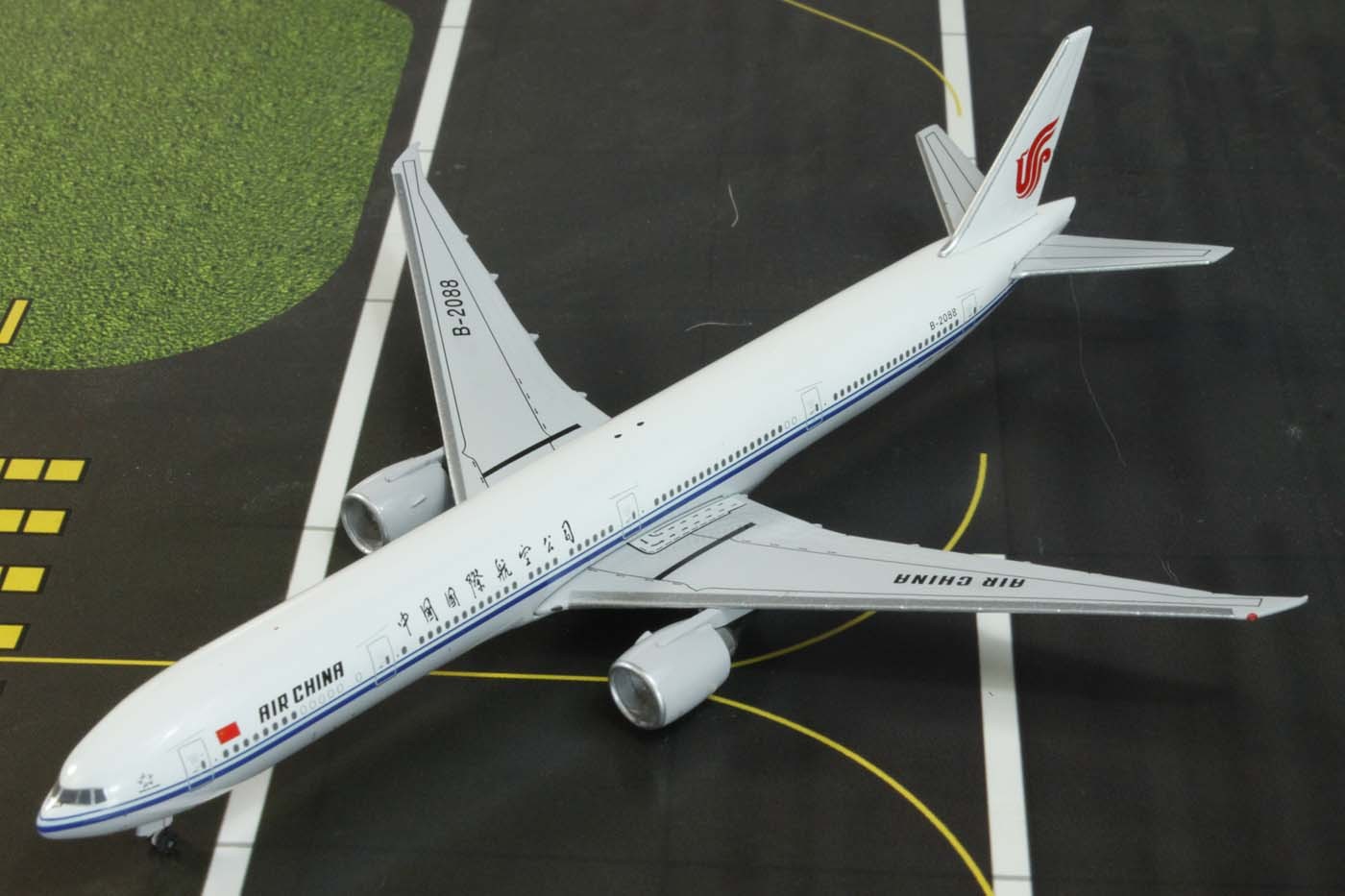Highly detailed Aero Classic diecast model airplane Air China 777 