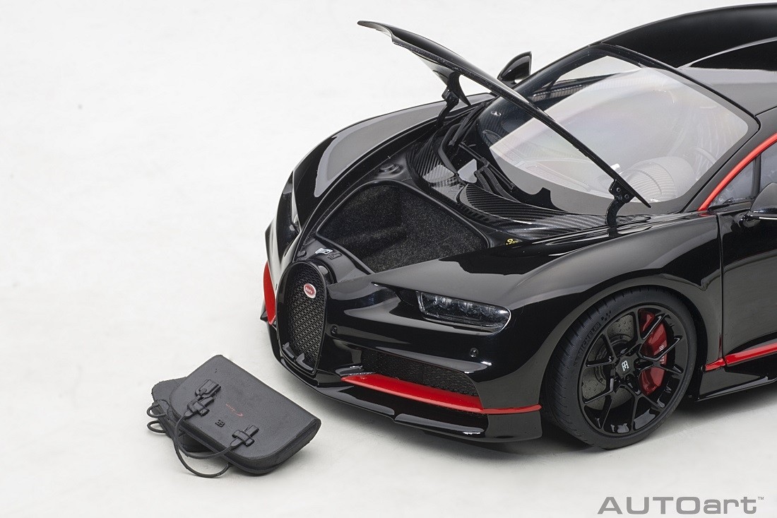自動車 1/18 AUTOart Bugatti Chiron 2017 70991 Bugatti Chiron 2017 nocturne black with red accents AUTOart 70991