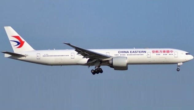 China Eastern Boeing 777-300ER B-7883 中国东方航空with stand Aviation400 AV4084  scale 1:400 ezToys - Diecast Models and Collectibles