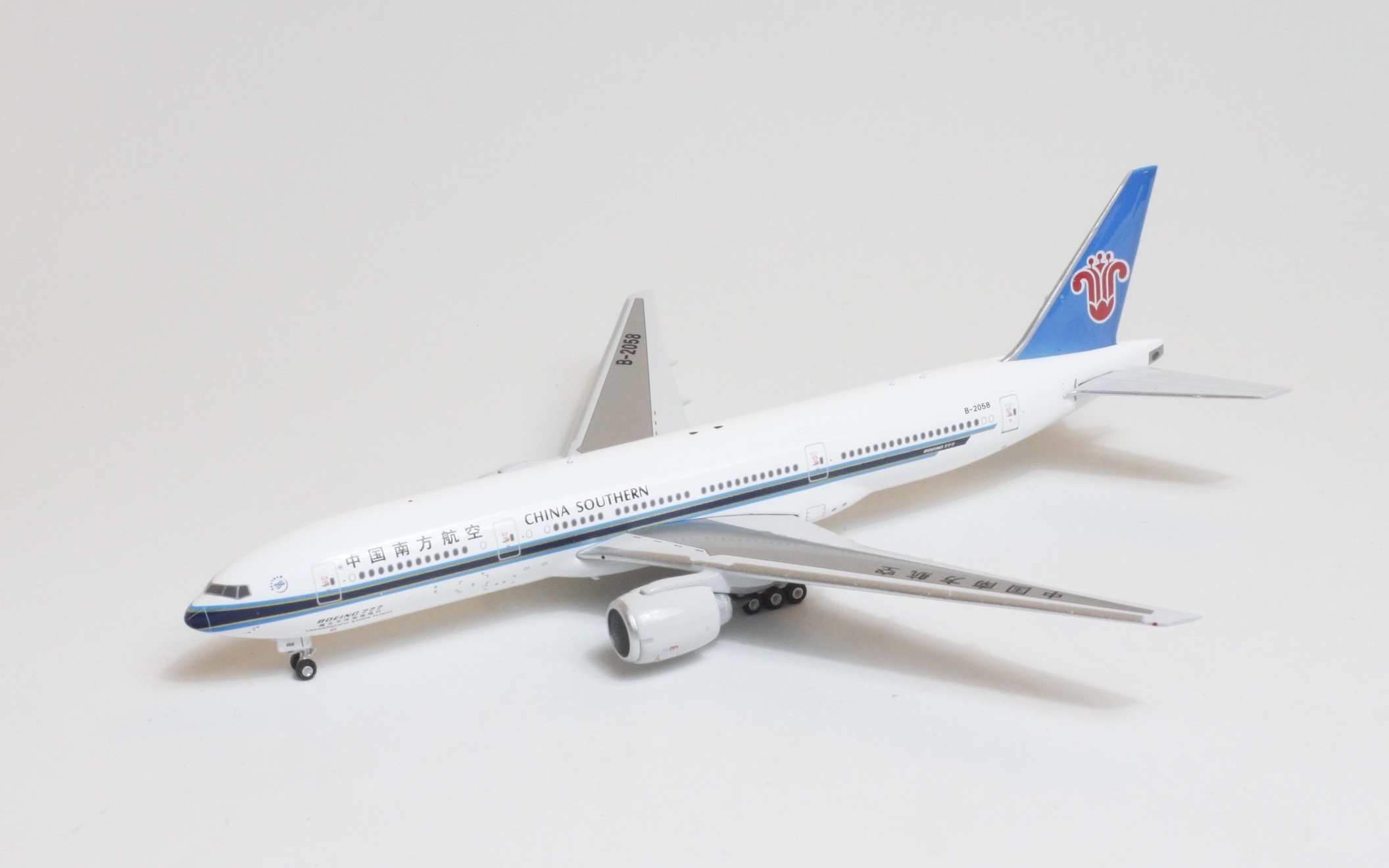 China Southern Boeing 777-200 B-2058 中国南方航空Phoenix 11680 diecast scale  1:400 ezToys Diecast Models and Collectibles