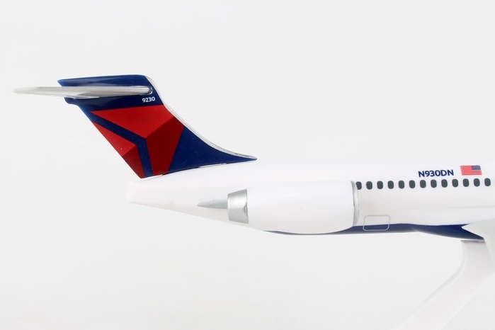 Flight Miniatures Delta Airlines MD-90 1/200 Scale Model Stand Delta on Belly 