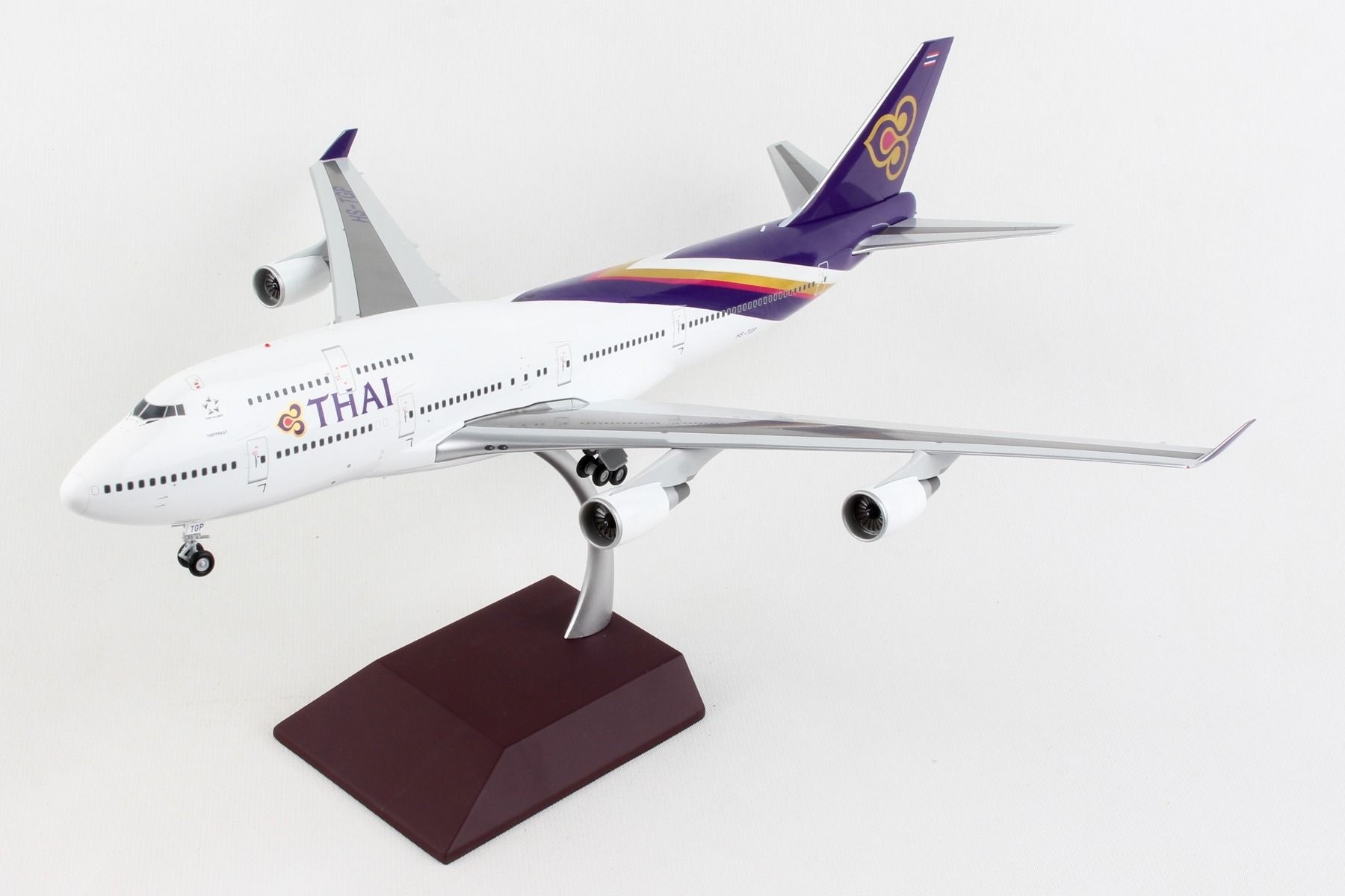 1:200 Boeing B747-400 Thai Airways plastic display model with stand w/o gears 