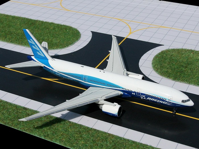 Flight Miniatures Boeing 777-200 LR House Colors 2004 Demo Livery 1/200 Scale Mt 