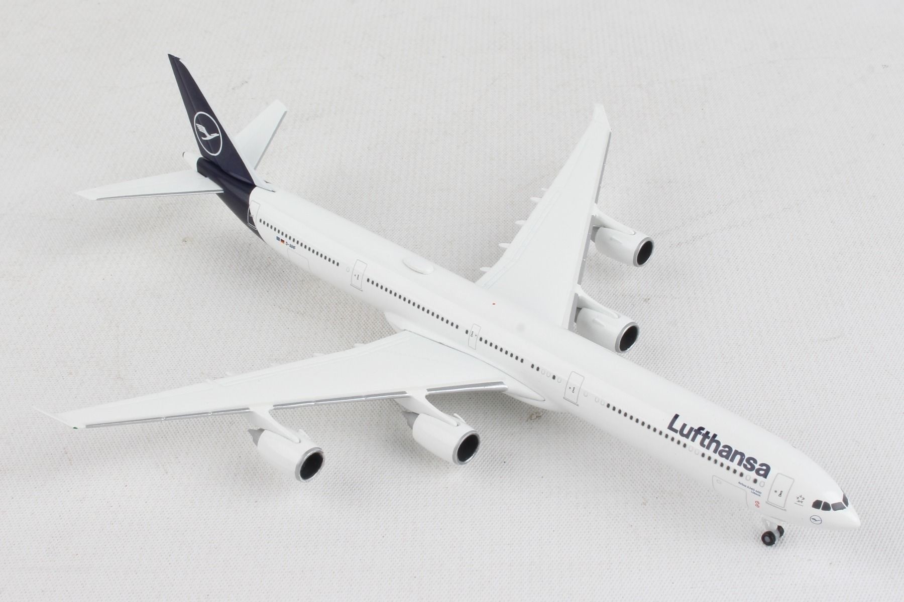 Lufthansa New Livery Airbus A340-600 Herpa HE534192 scale 1:500