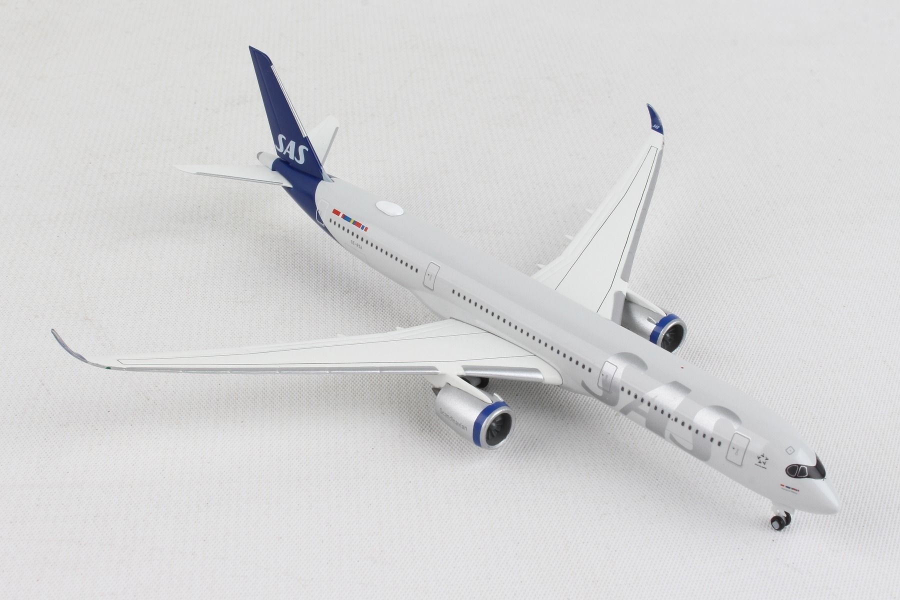 SAS Scandinavian Airbus A350-900 new livery Herpa Wings 534406 scale 1:500