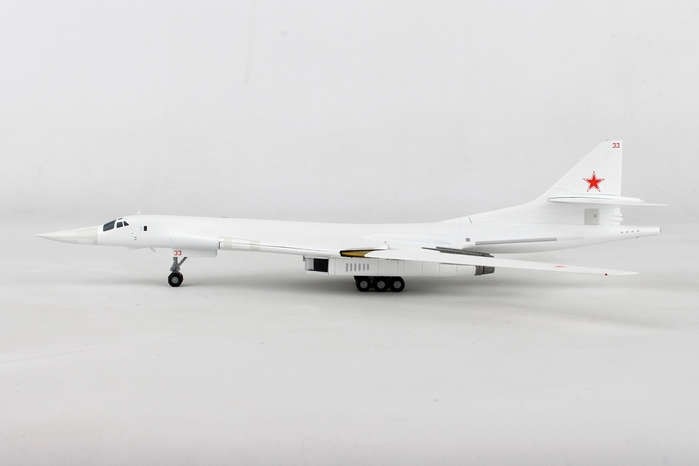 Ilya Details about   Herpa 1:200 Tu-160 Blackjack Russian Air Force 6950th Guards Red 06 