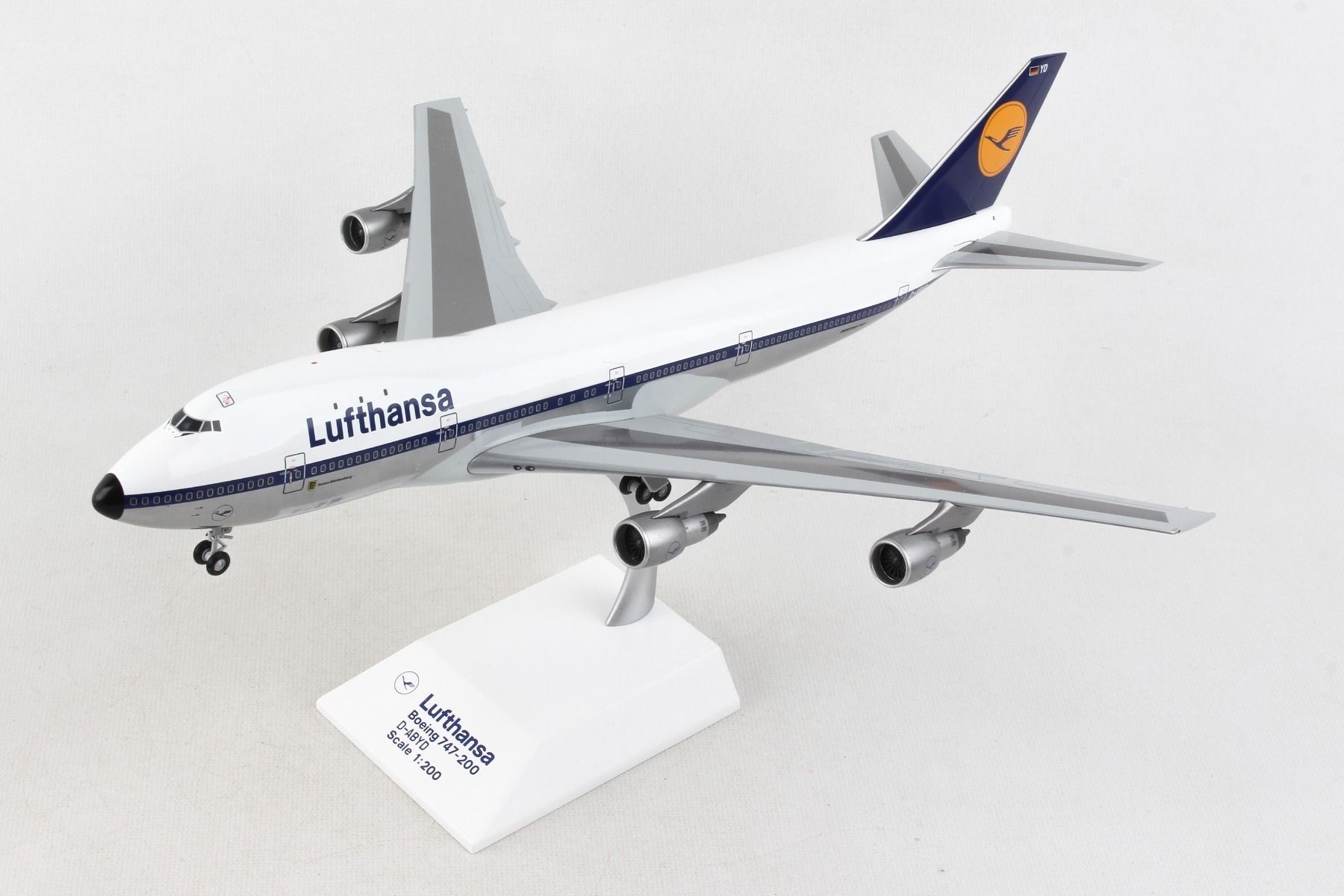 Herpa Wings 1:200 Boeing 747-8 Lufthansa Intercontinent Fanhansa 556767 
