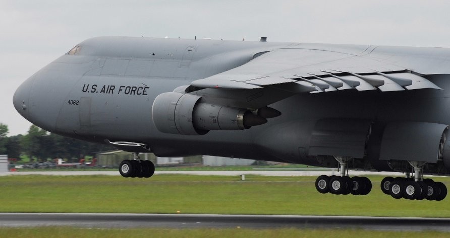 Gemini Jets 1:400 Scale US Air Force C-5M Galaxy Diecast Model