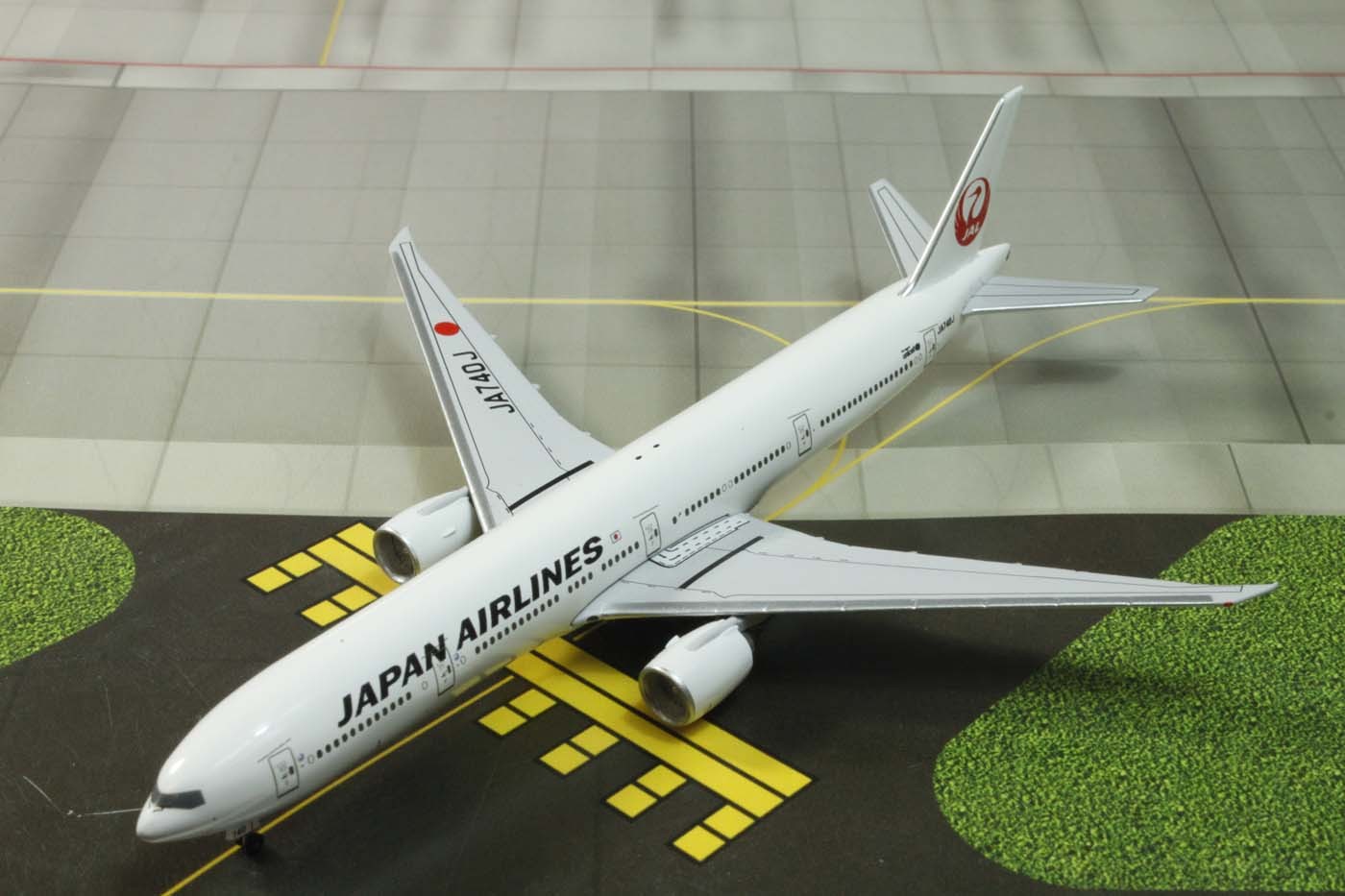 JAPAN AIRLINES JAL BOEING 777 Passenger Airplane Plane Aircraft Diecast Model