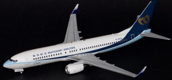Highly detailed JC Wings die-cast model airplane Mandarin 737-800