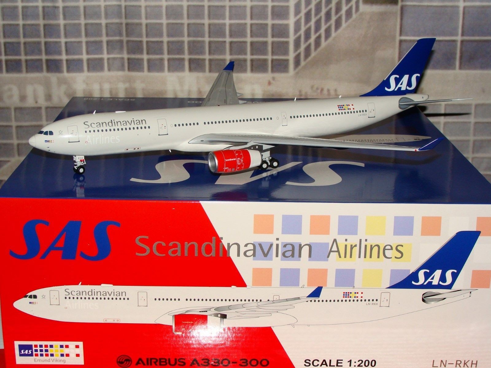 Details about   32CM Scandinavian Airline SAS A330 Passenger Airplane Plane Aircraft Resin Model