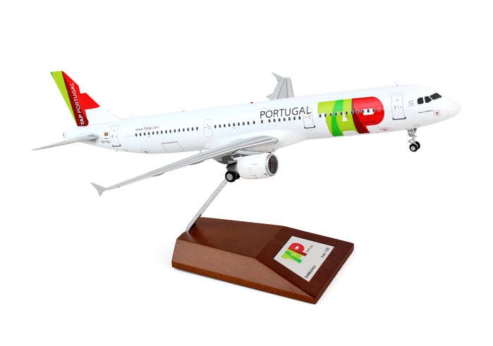TAP Portugal Airbus A321 Reg# CS-TJG JC Wings JC2TAP456 with stand scale  1:200