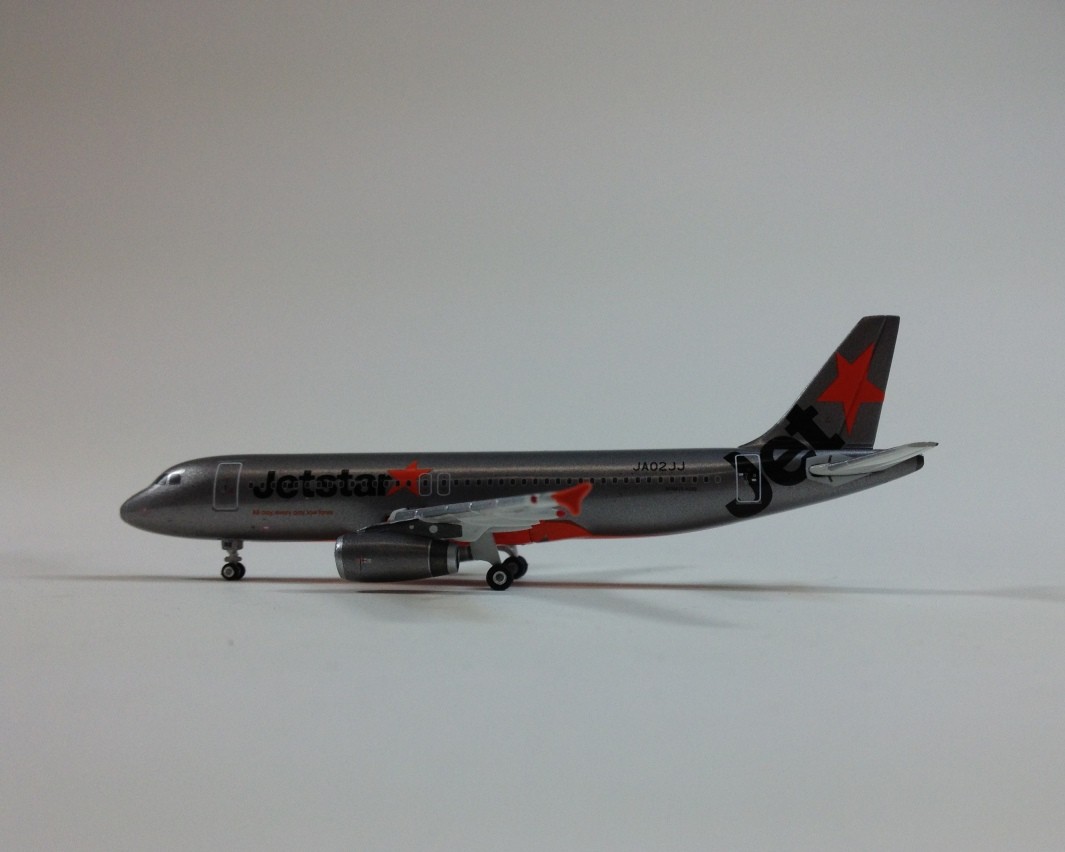 Rare 1:400 Phoenix PH04108 Jetstar A320 VN-A561 Details about    Free Tractor 