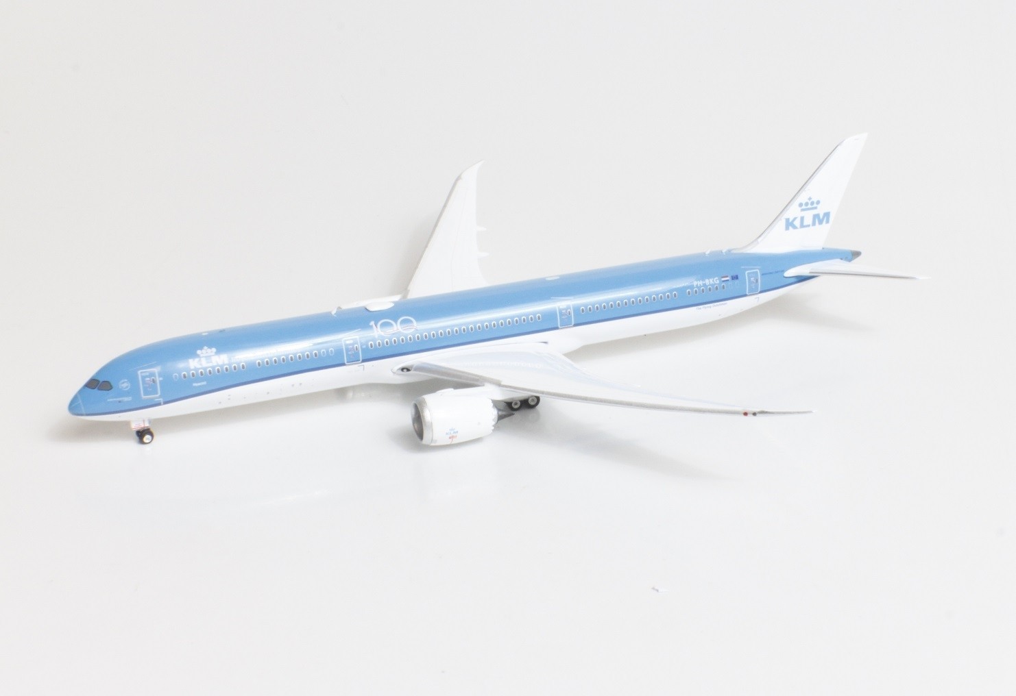KLM Airlines Boeing 787-10 100th. Anniversary PH-BKG die-cast Phoenix 11654  scale 1:400