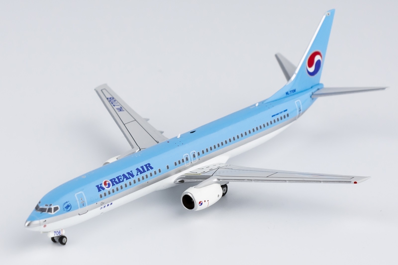 Korean Air Boeing 737-900 HL7706 Die-Cast NG Models 79017 Scale 1