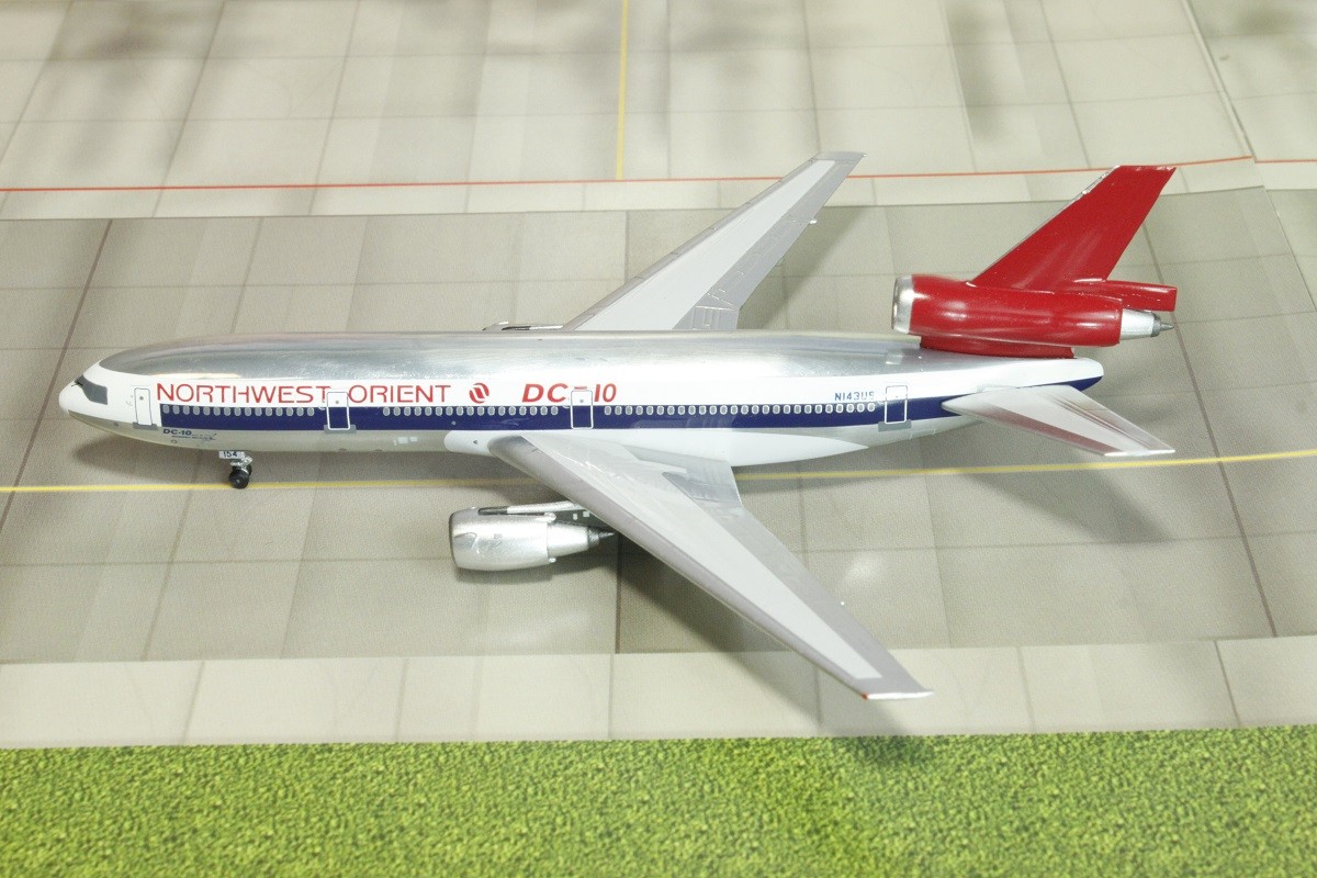 JFOX JFDC104002 1/200 NORTHWEST ORIENT AIRLINES DC-10-40 N143US WITH STAND 