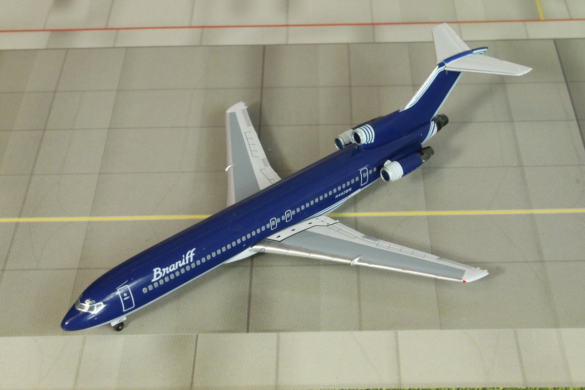Sale! Braniff Boeing 727-200 Reg# N462BN Diecast Aero Classics Scale 1:400