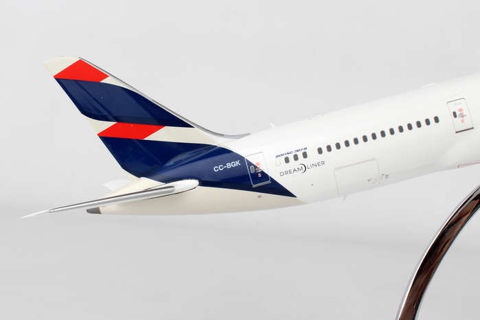 Highly detailed Phoenix diecast model airplanes LATAM Boeing 787-9