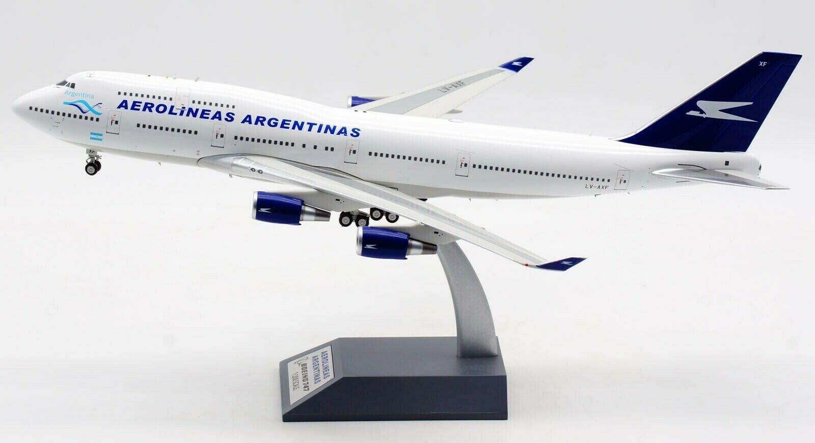 Aerolineas Argentinas Boeing 747-400 LV-AXF plus stand Inflight IF744AR092  scale 1:200