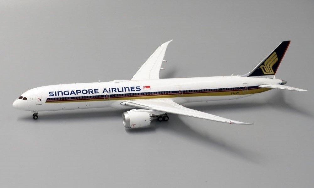 Flaps down Singapore Boeing 787-10 9V-SCB JC Wings JC4SIA096A