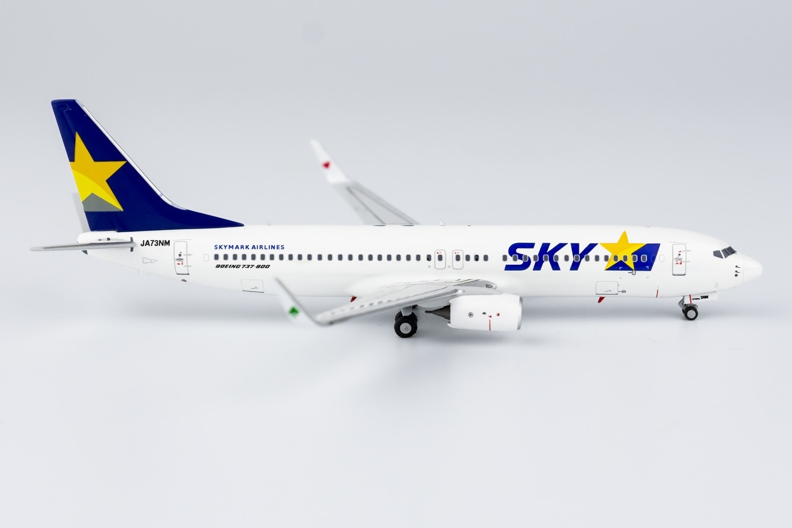 Skymark Airlines Boeing 737-800 JA73NM Winglets NG Models 58141 Scale 1:400  ezToys Diecast Models and Collectibles
