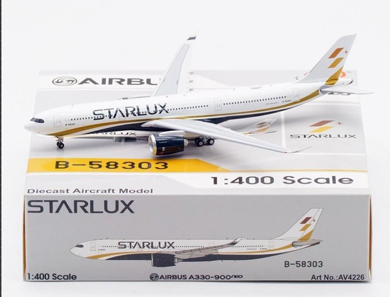 Modellino Aereo Airbus A330-900 Starlux Airlines B-58303 - Aviation 400 1:400