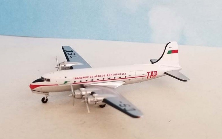 Herpa Maquette Avion Douglas DC-4 Tap Air Portugal – Échelle 1/200 – Collection