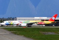 Flaps Down Sichuan Airlines Airbus A350-900 B-304U "Chengdu Fisu Wug" 四川航空 JC Wings JC4CSC0094A Scale 1:400