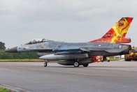 Royal Netherlands Air Force F-16C Fighting Falcon 322Sq Last F-16 Flight at Leeuwarden AB – J-871 Herpa Wings 571678 Scale 1:200