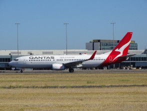 Qantas Boeing 737-8 VH-VZW Phoenix 04567 Die-Cast Scale 1:400