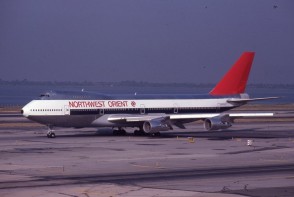 Northwest Airlines (Polish) Boeing 747-200 N623US Die-Cast Phoenix 04594 Scale 1:400