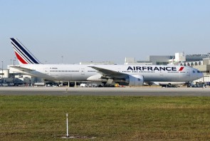 Air France Boeing 777-300ER F-GSQA 11876 Die-Cast Phoenix Scale 1:400