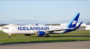 Icelandair Boeing B767-300ER (Boreal Blue) Reg: TF-ISW PH411910 Phoenix Models 1:400