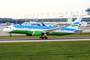 Uzbekistan Government Boeing B787-8 Reg: UK001 11991 Phoenix Models 1:400