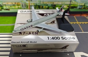 Qatar Airways Airbus A330-302 Reg: A7-AEN AV4355 Aviation Models 1:400