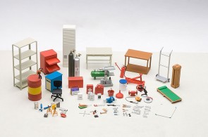 Garage Kit Set AUTOart 49110 1:18 scale tools jack shelves tables cabinets dolly tanks gas creeper chair saw keen tool wrench first aid by extinguisher compressor tool box locker