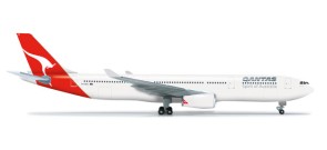 Qantas Airbus A330-300  HE523530